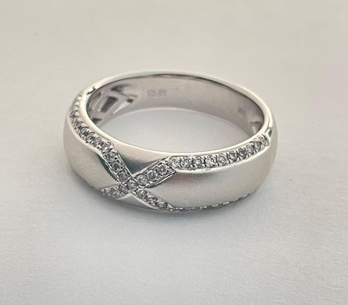 14K White Gold Ring with Diamond