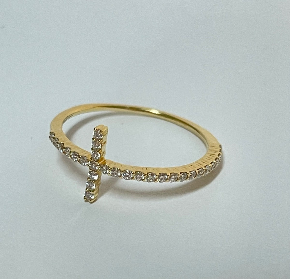 18K Yellow Gold Ring with Diamond