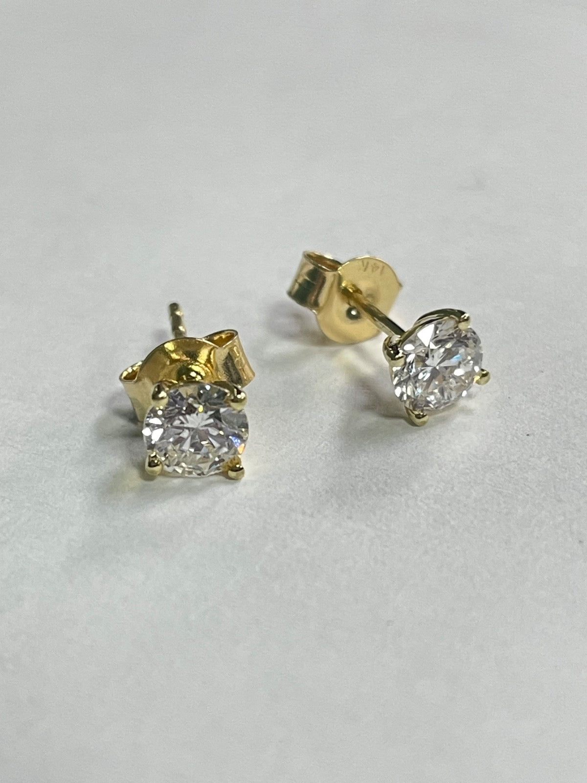14K Yellow Gold Earring with Lab Diamond