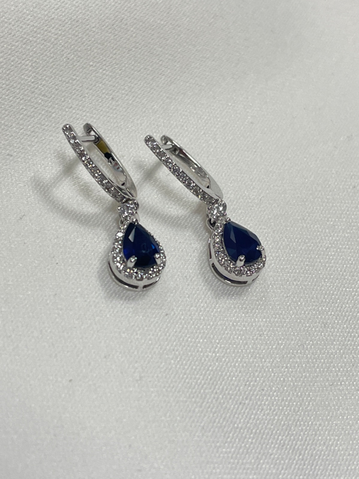 14K White Gold Dangle Earring with Diamond and Sapphire