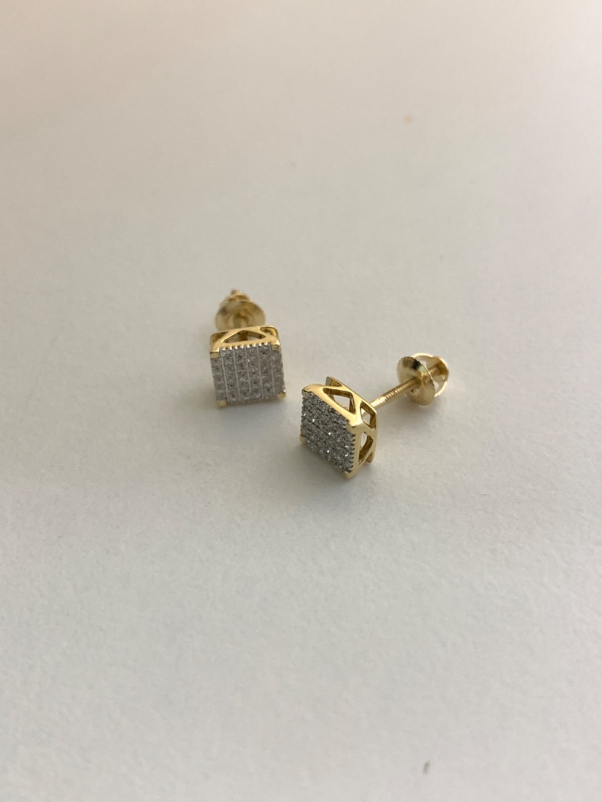 14K Yellow Gold Earring with Diamond