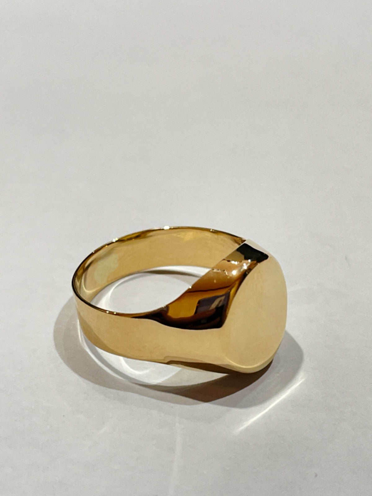 18K Yellow Gold Oval Ring