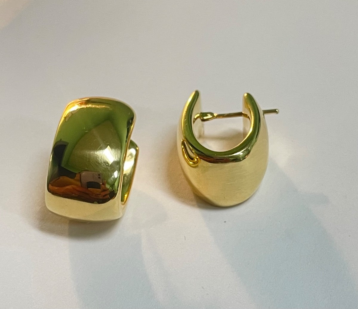 14K Yellow Gold Pofh Earring