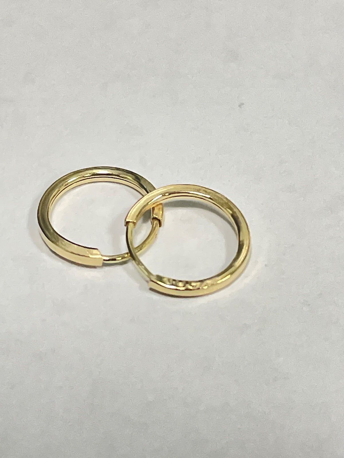 18K Yellow Gold 9mm Flat Curve (square) Earring