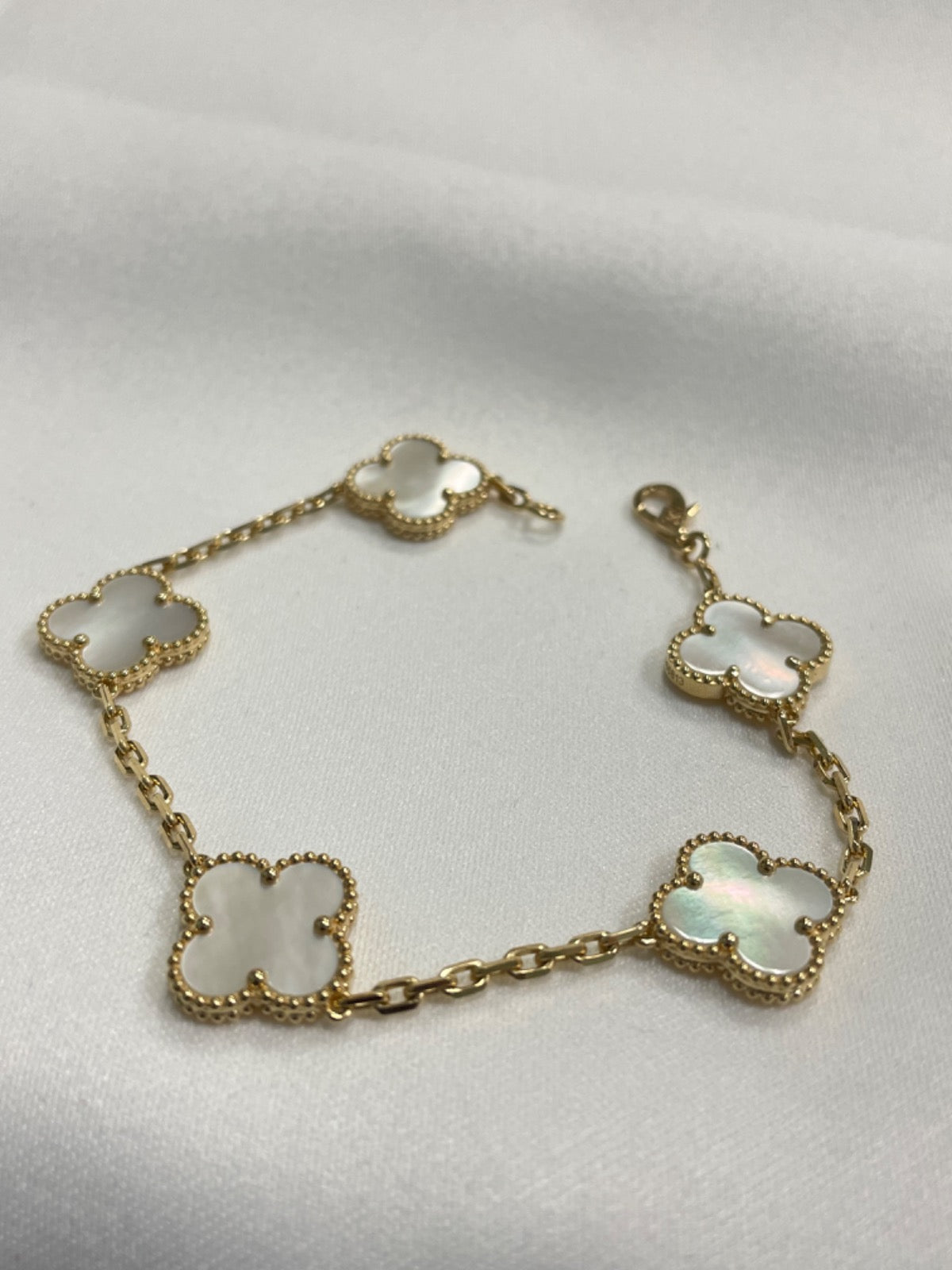 18K Yellow Gold Clover Bracelet with Mother Of Pearl