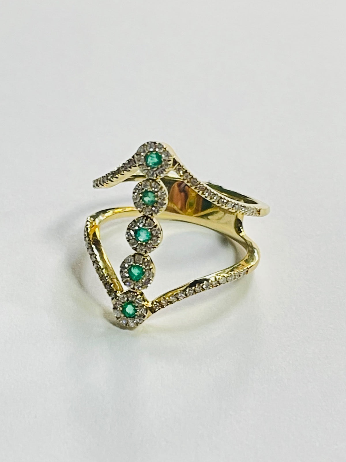 14K Yellow Gold Ring with Diamond and Emerald