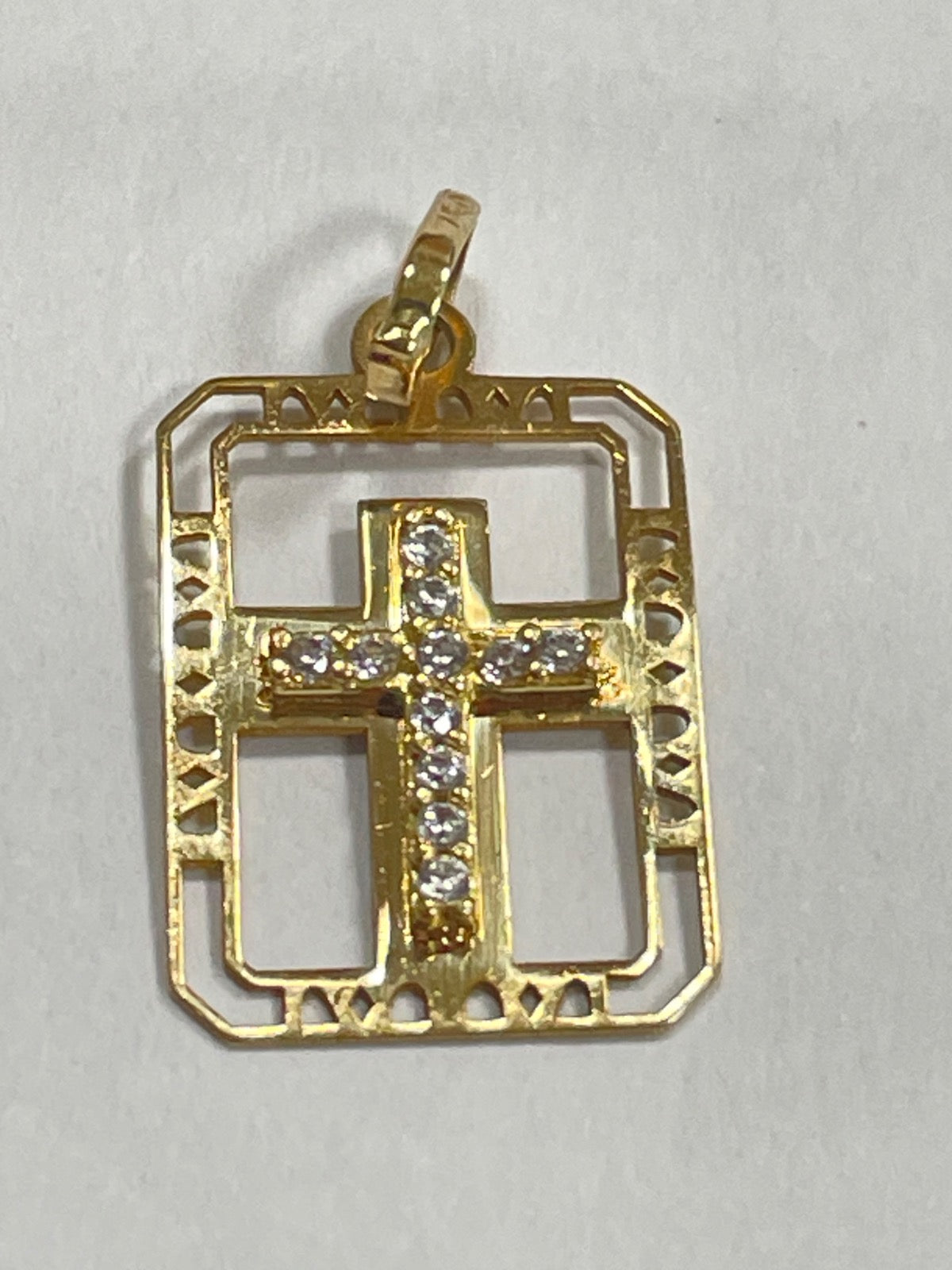 18K Yellow Gold Pendant with CZ