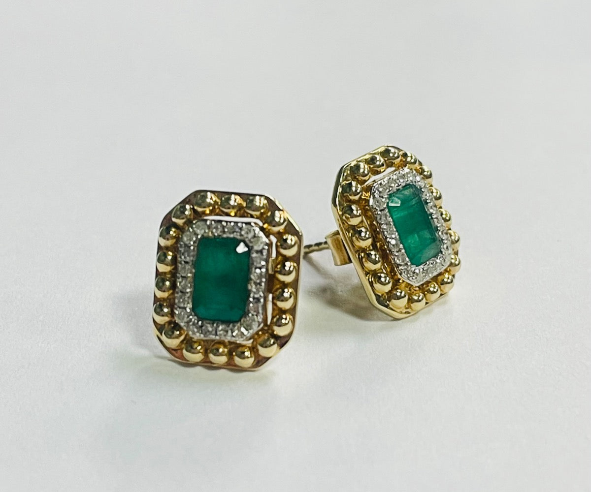 14K Yellow Gold Earring with Diamond and Emerald