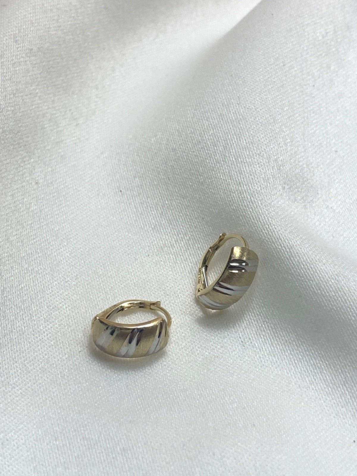 14K Yellow Gold Earring