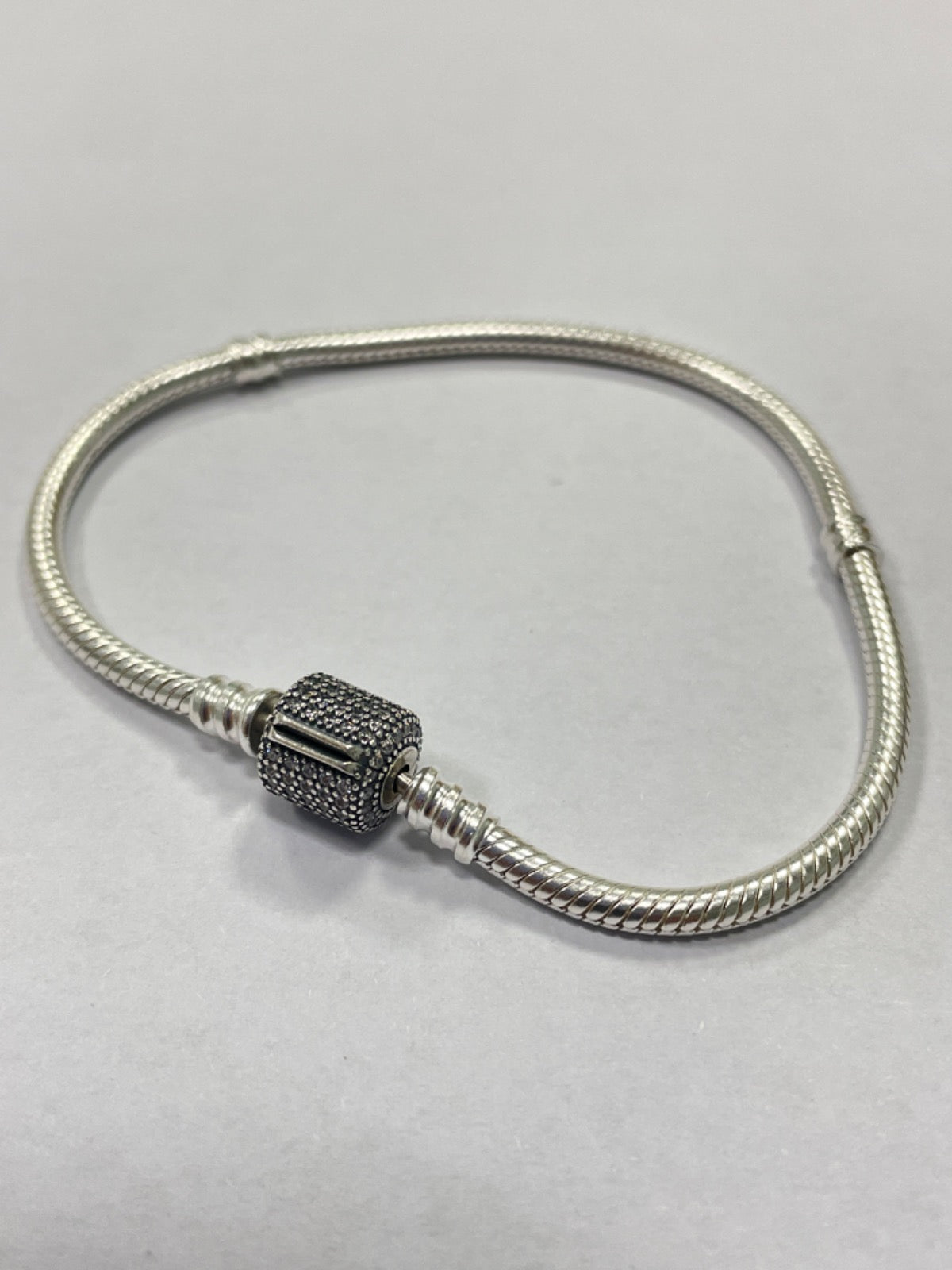 White Silver Pandora Model Bracelet