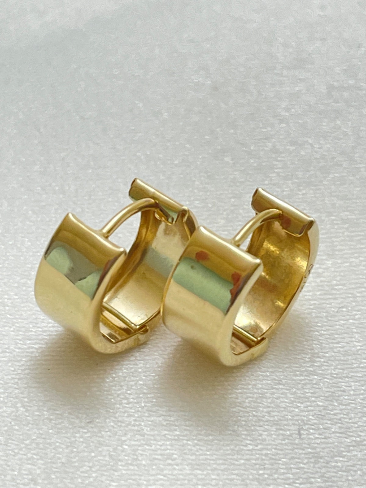 18K Yellow Gold Earring