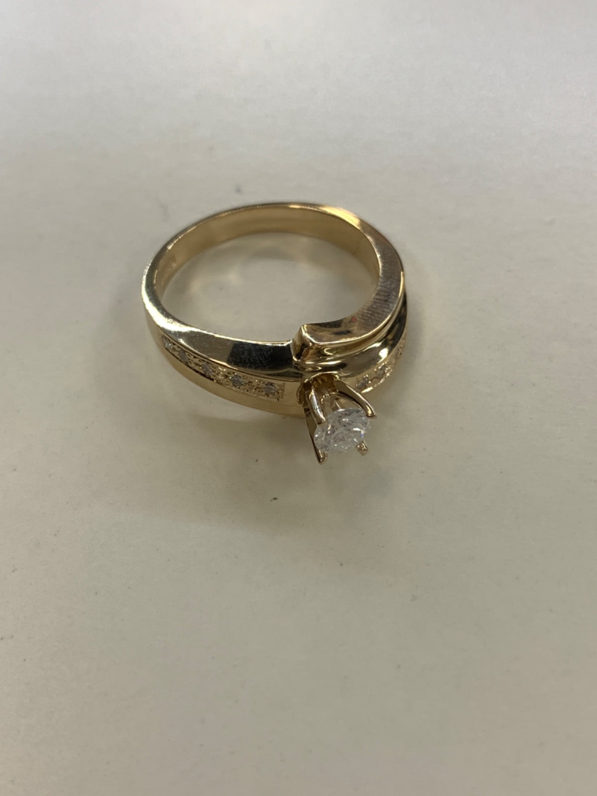 18K Yellow Gold Engagement Ring with Diamond
