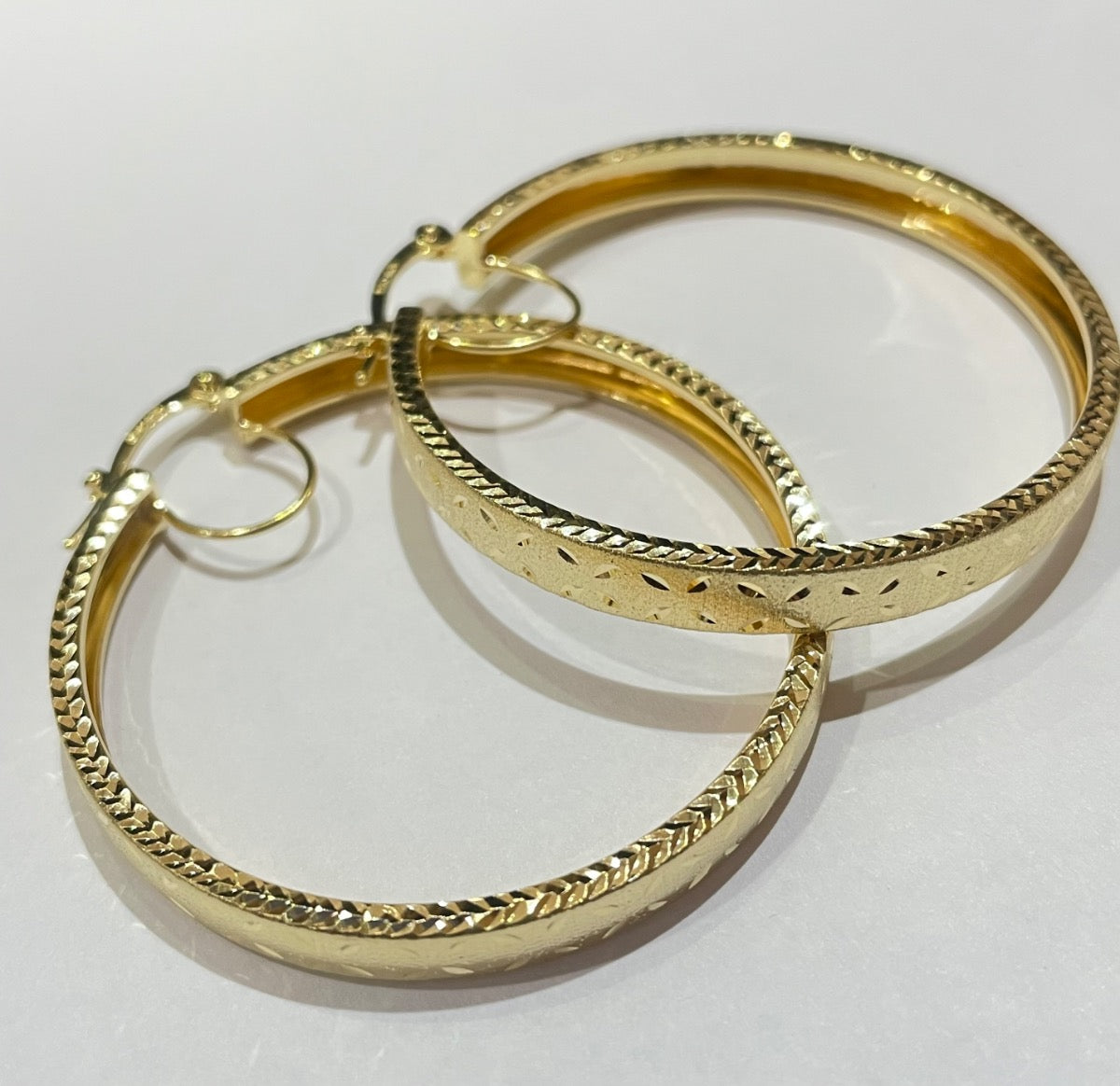 14K Yellow Gold Hoop Earring