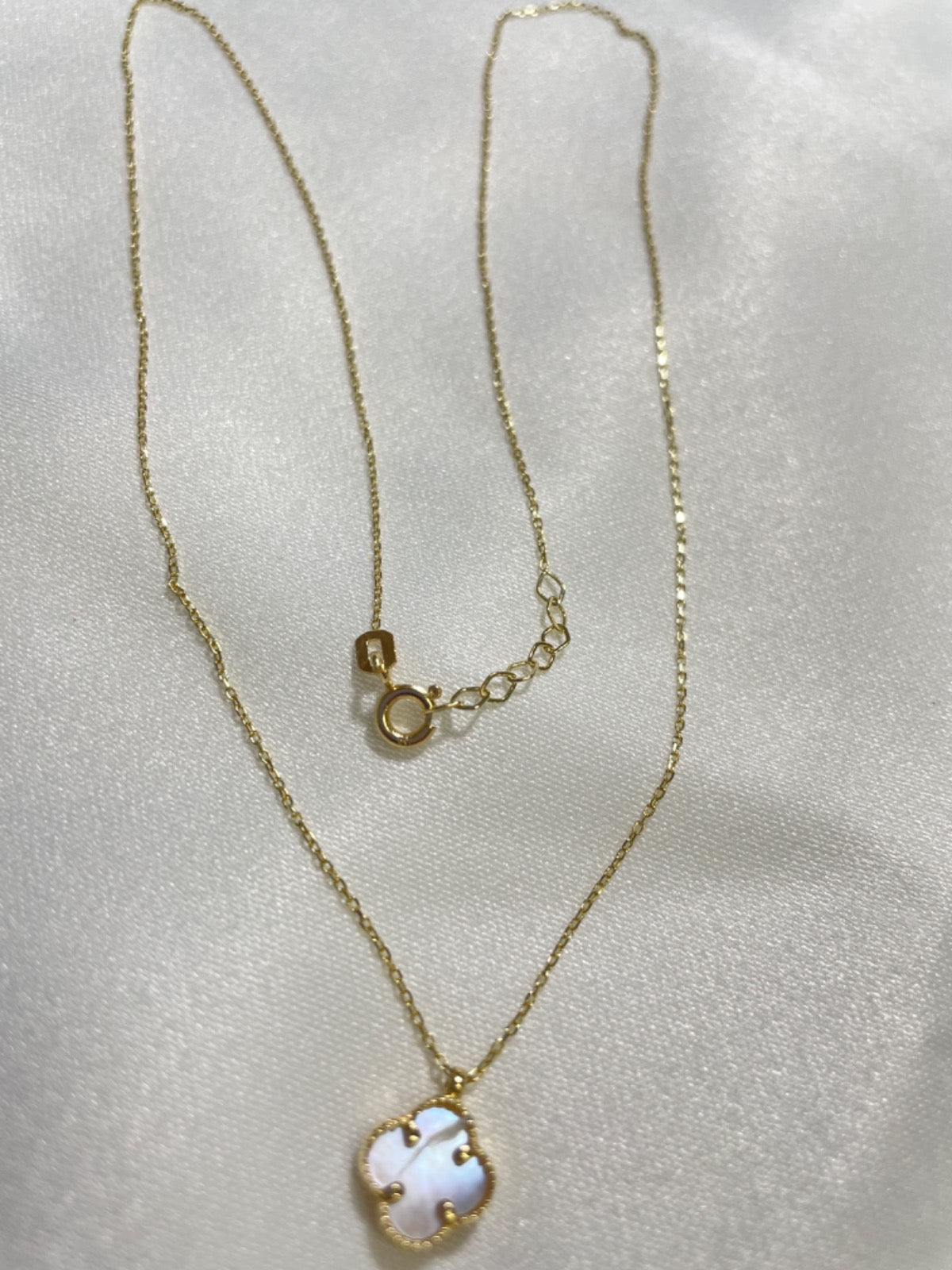 18K Yellow Gold Clover Charm Necklace Set with Mother Of Pearl
