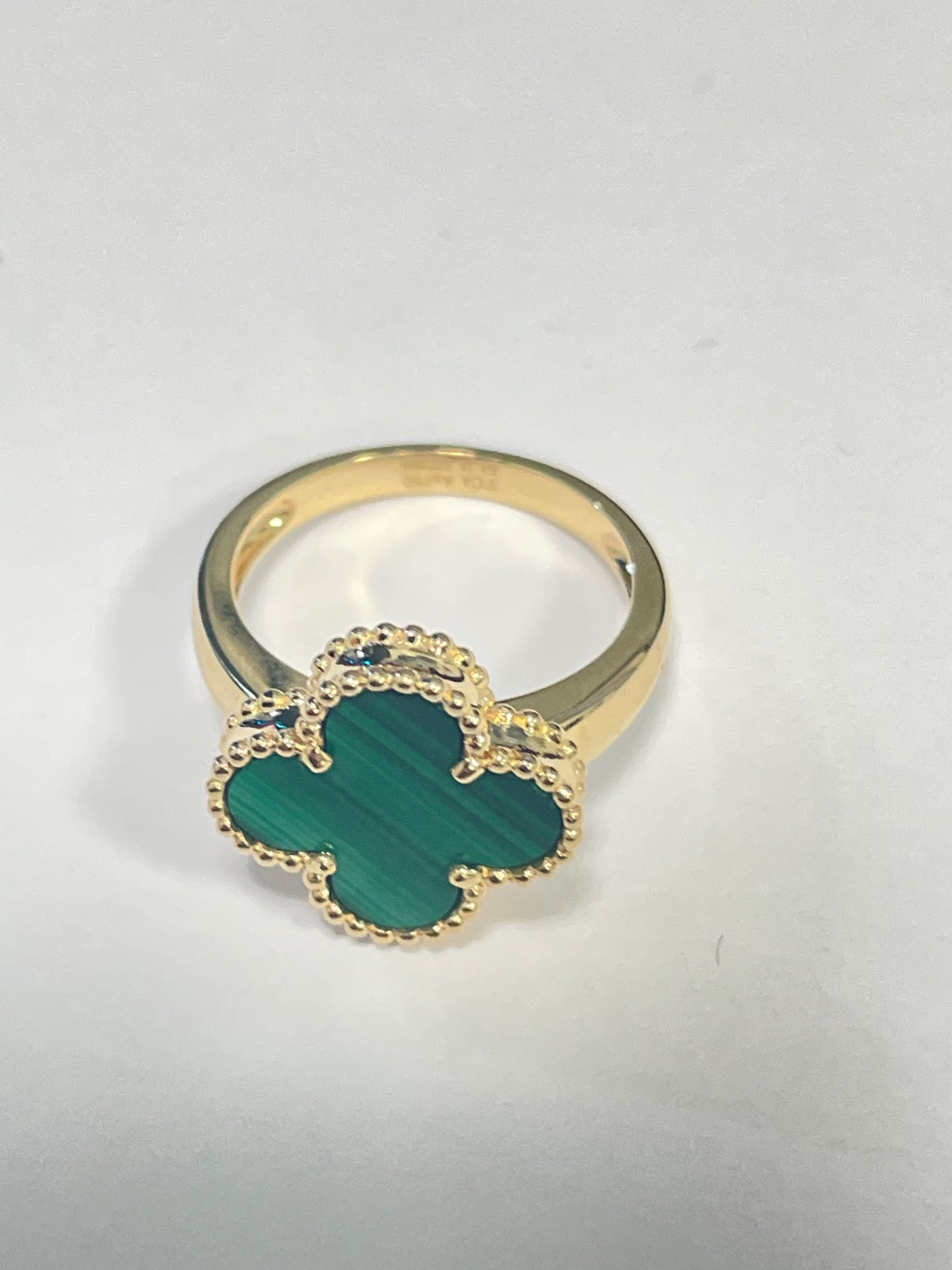 18K Yellow Gold Clover Ring with Malachite