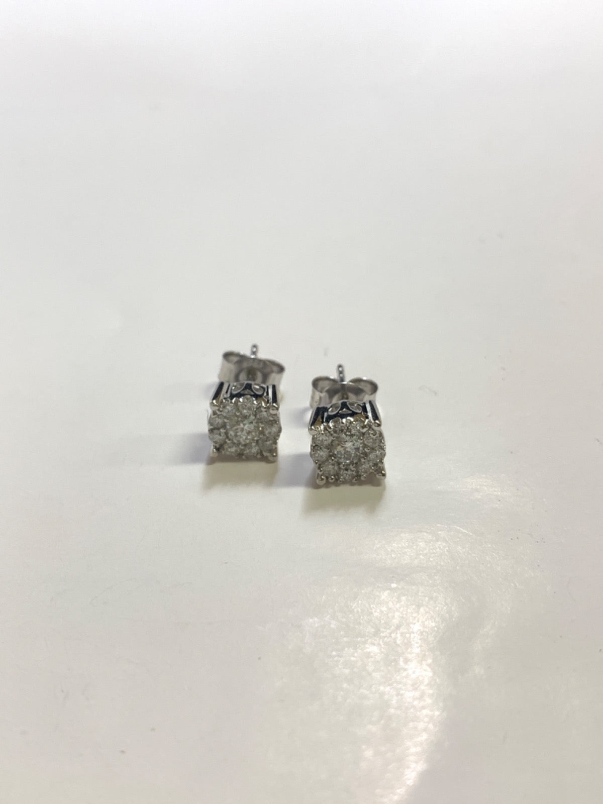 14K White Gold Earring with Diamond