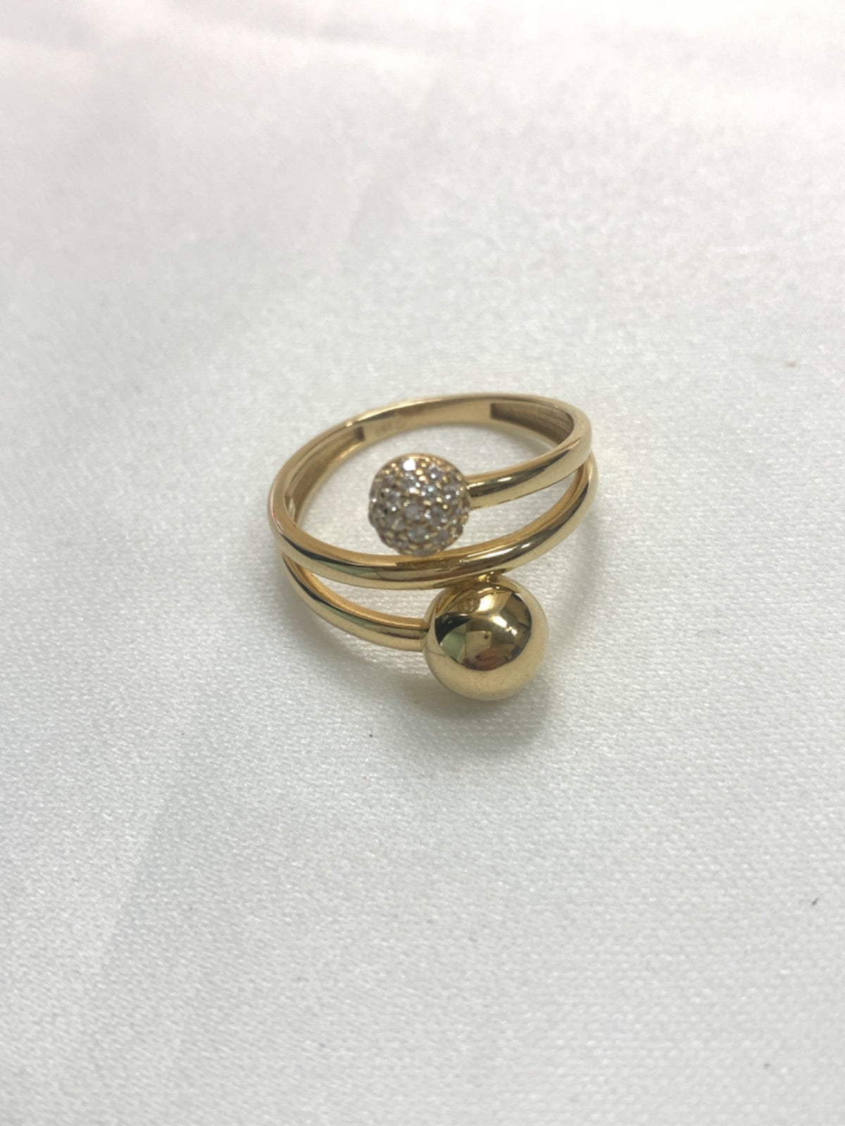 18K Yellow Gold Ring with CZ