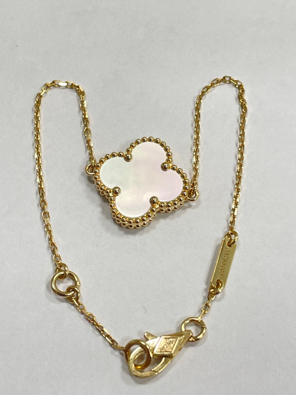18K Yellow Gold Clove Bracelet with Mother Of Pearl