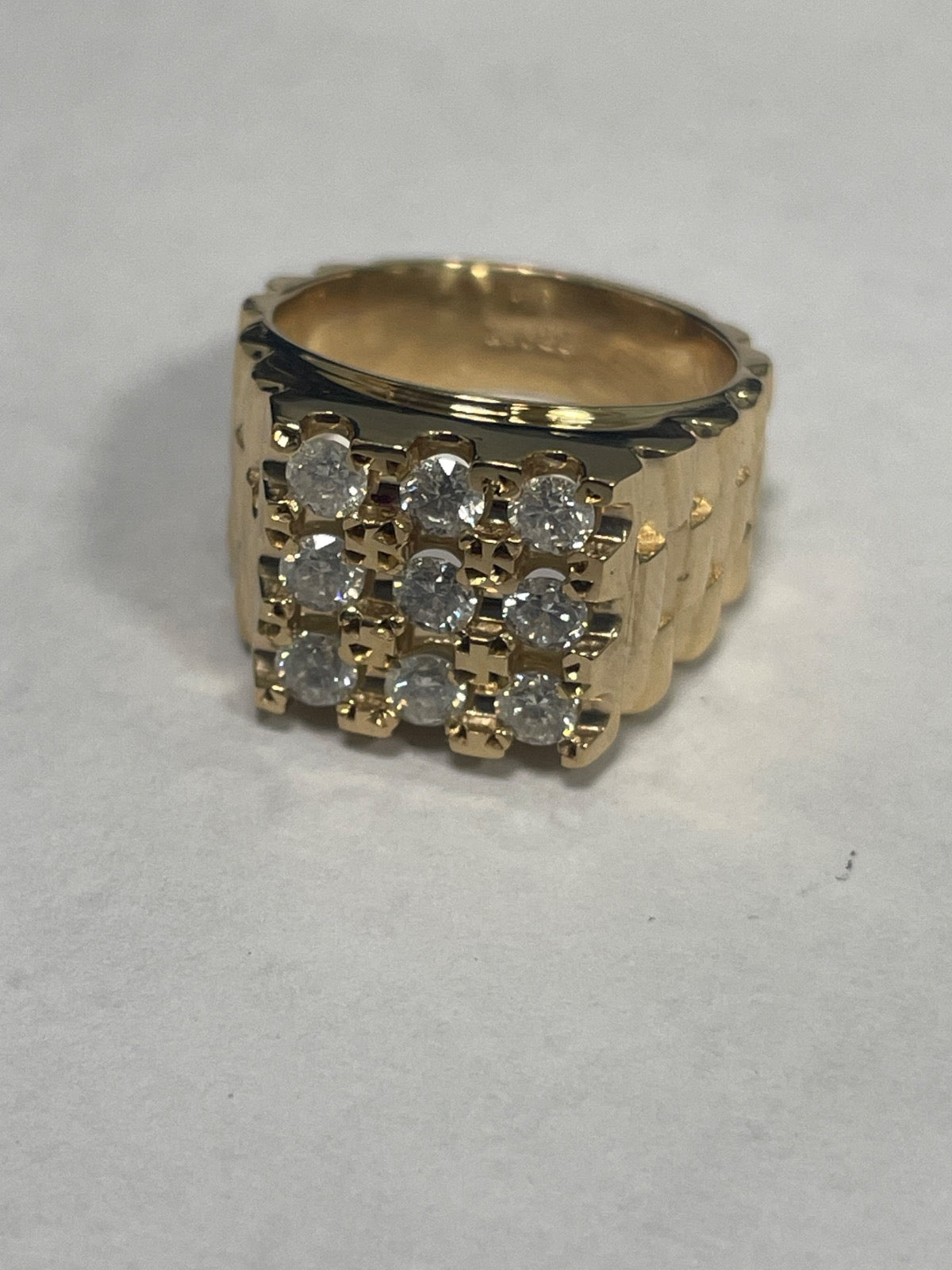 18K Yellow Gold Ring with Diamond