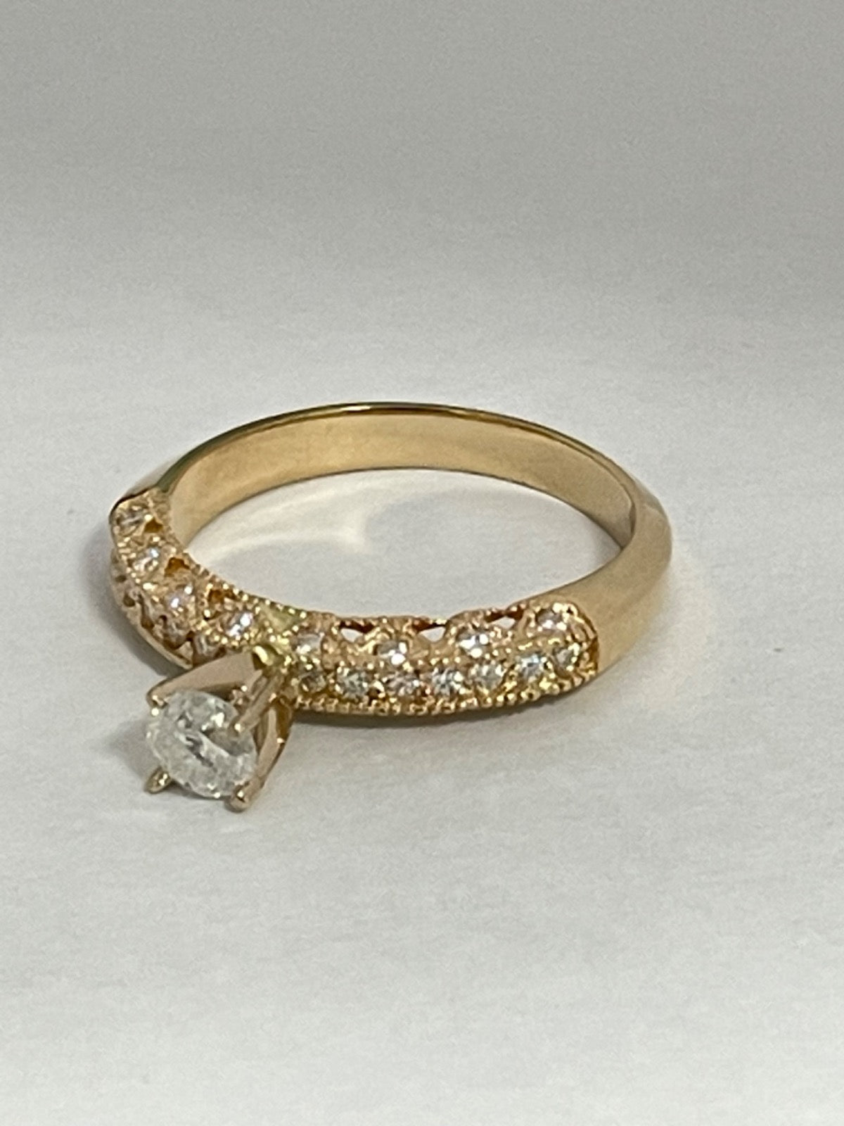 18K Yellow Gold Engagement Ring with Diamond
