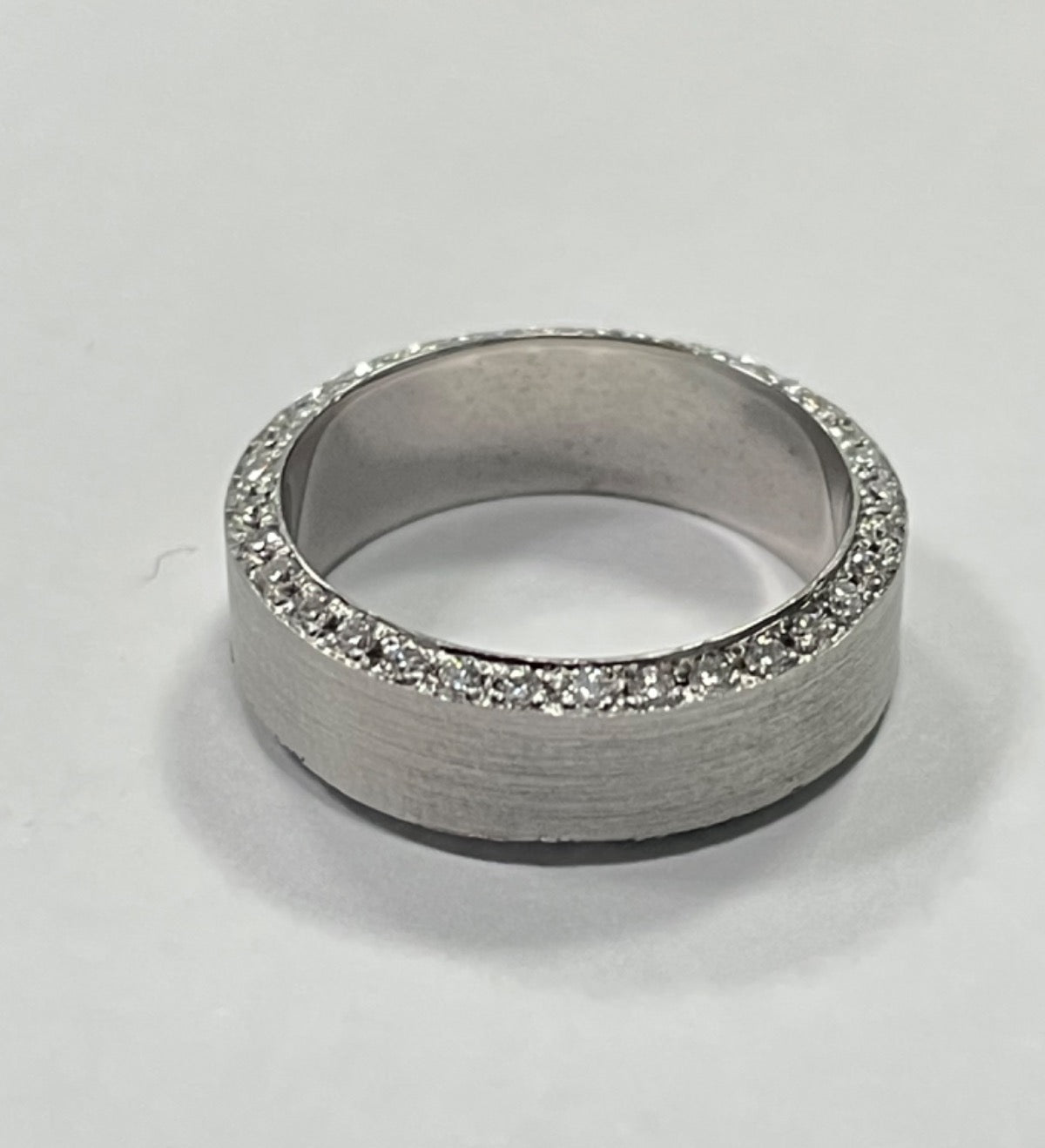 18K White Gold Wedding Band with Diamond