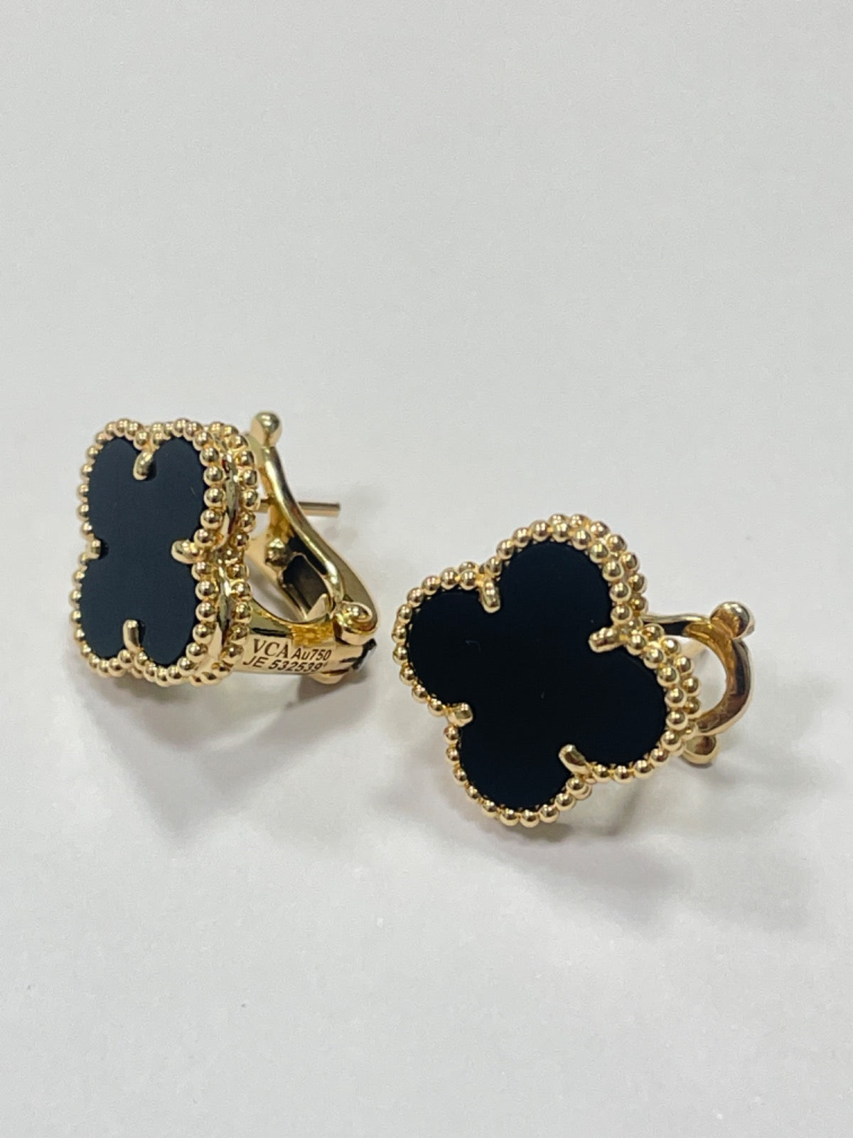 18K Yellow Gold Clover Earring with Onyx