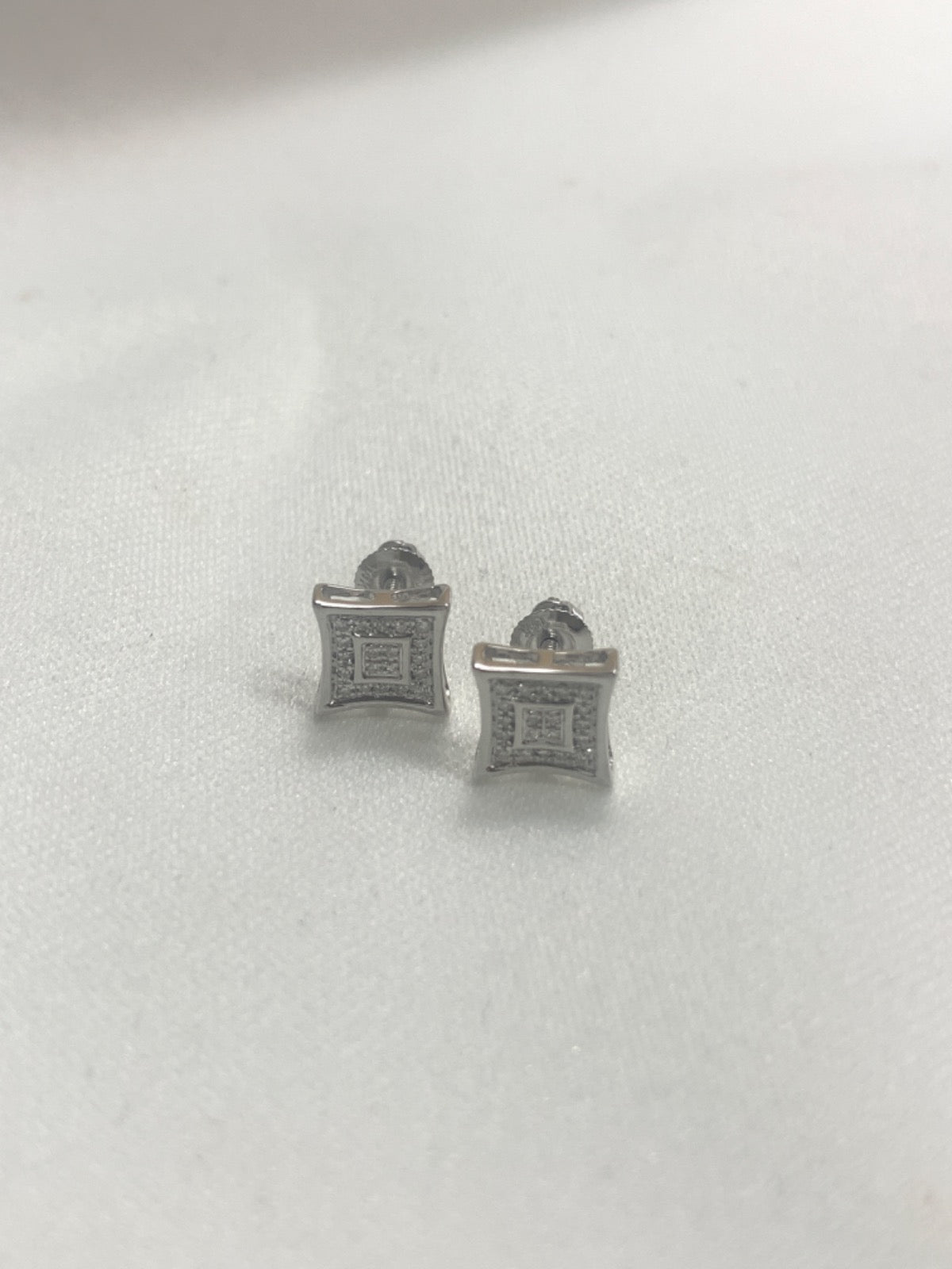 14K White Gold Earring with Diamond