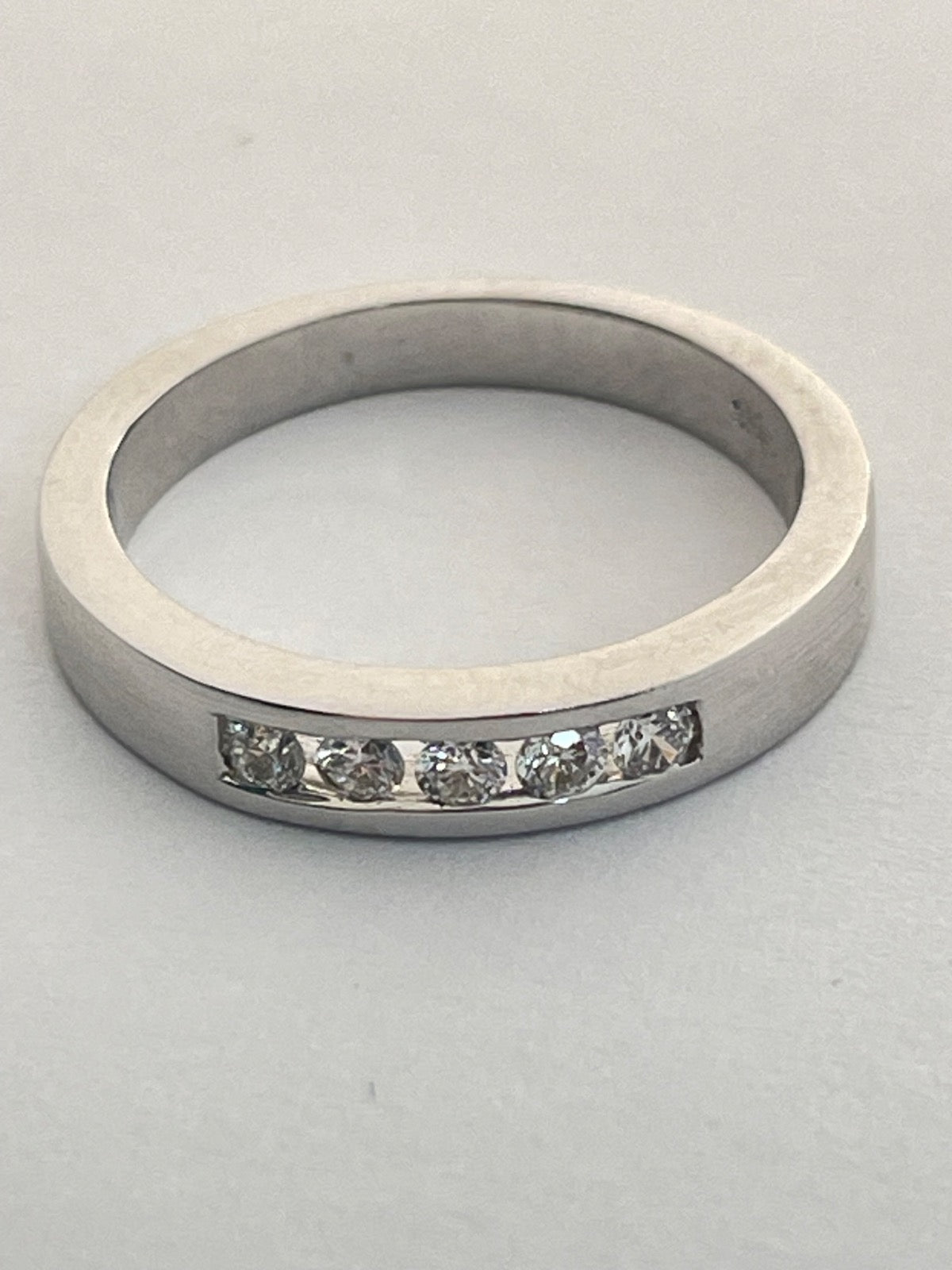 18K White Gold Engagement Ring with Diamond