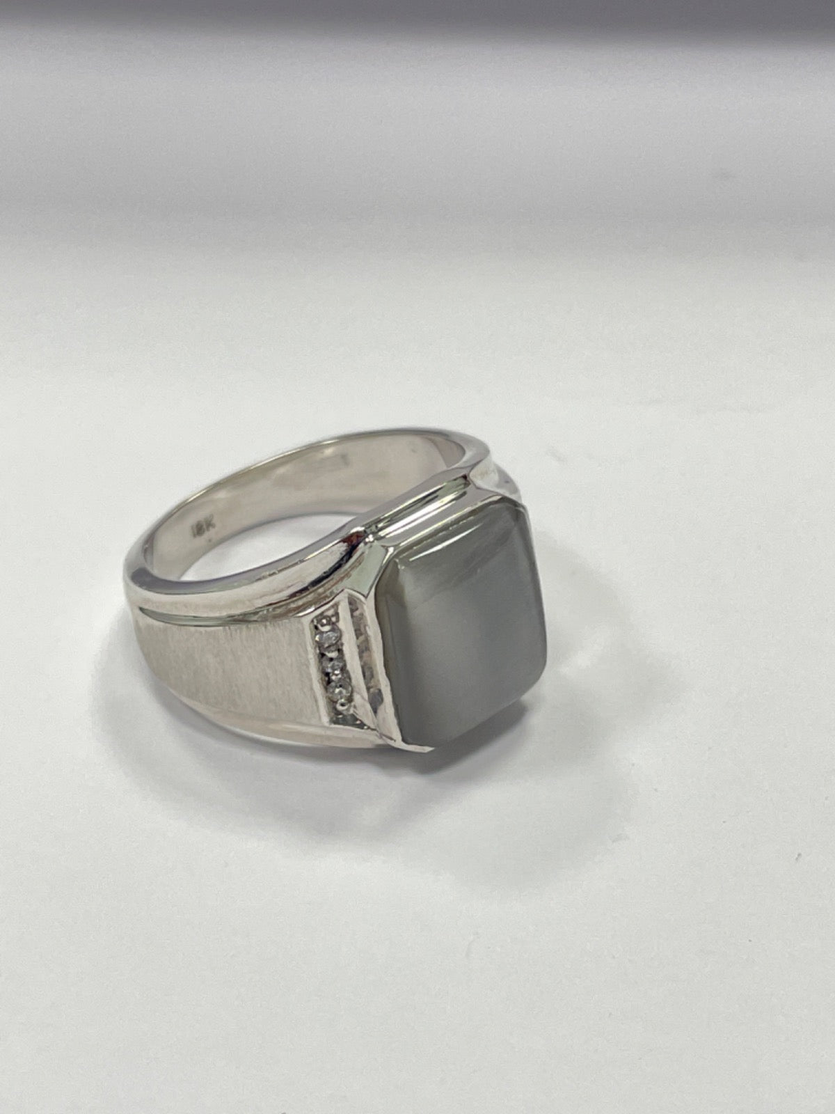 18K White Gold Men's Ring with Diamond and Cats Eye