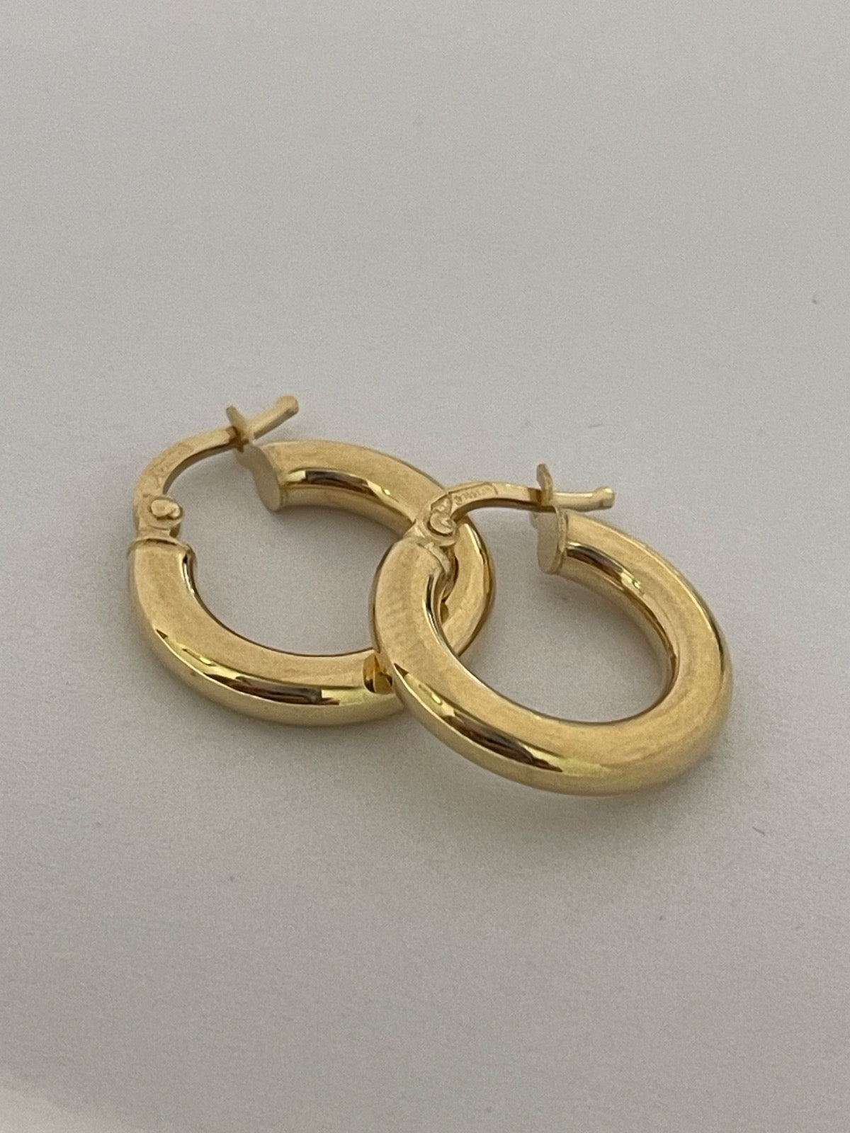 18K Yellow Gold Medium Hoop 3mmx10mm Earring