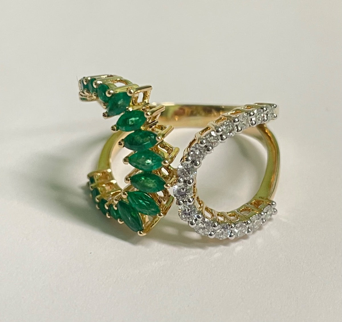 14K Yellow Gold Ring with Diamond and Emerald
