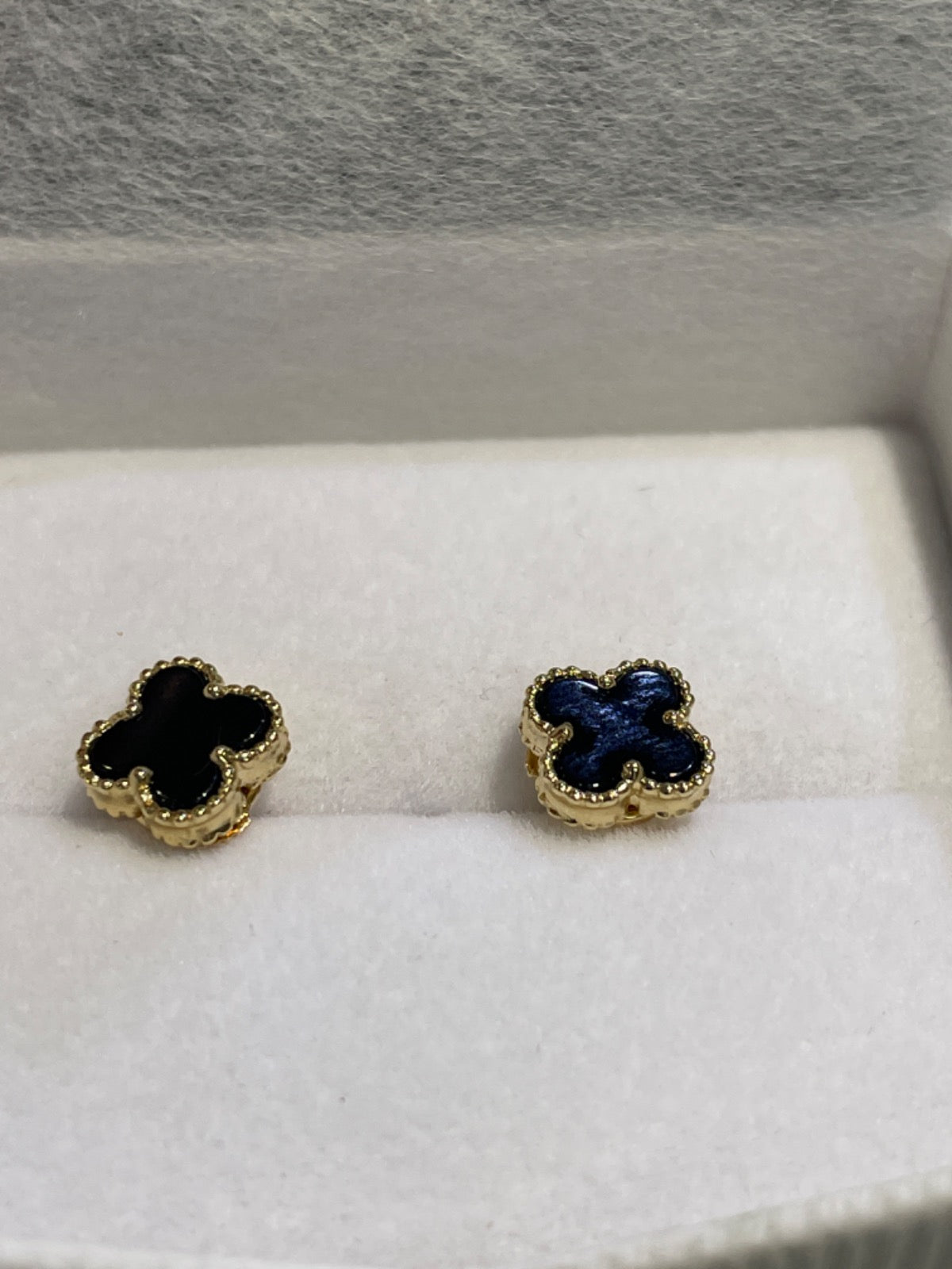 18K Yellow Gold Clove Earring with Onyx