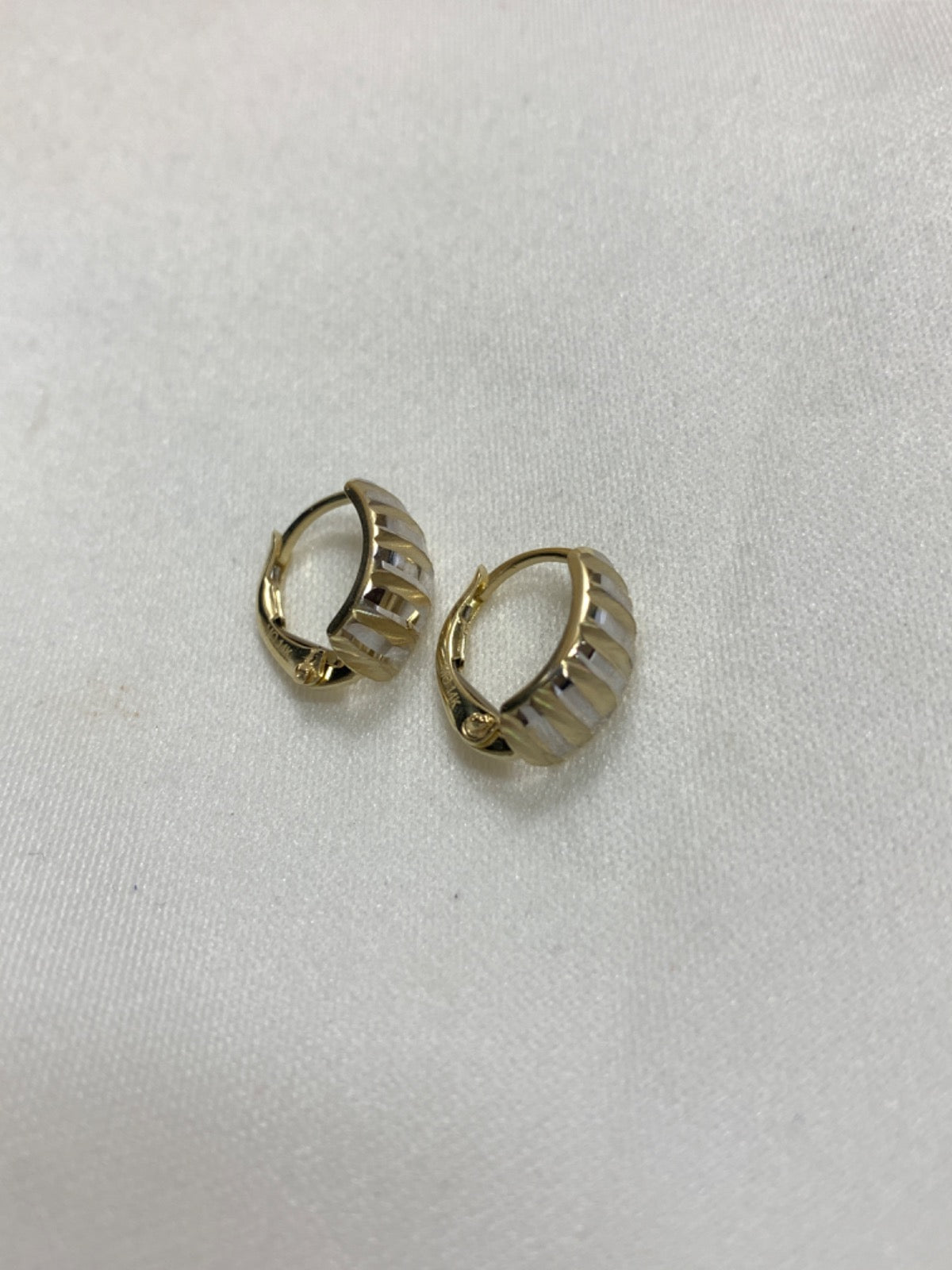 14K Yellow Gold Earring