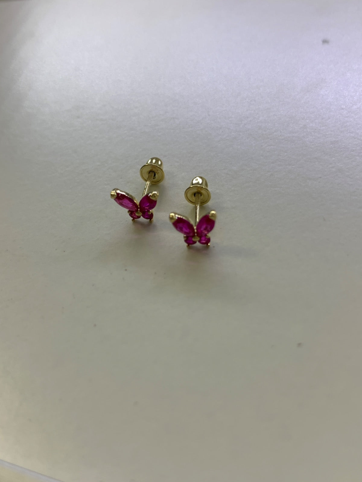Brincho de borboleta de ouro amarelo de 14k com CZ