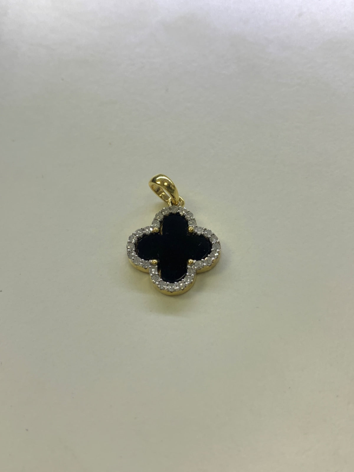 Pingente de ouro amarelo de 14k com diamante