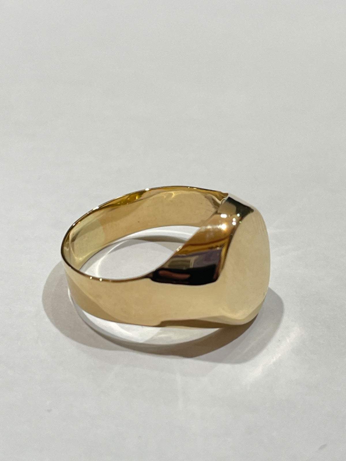 18K Yellow Gold Oval Ring