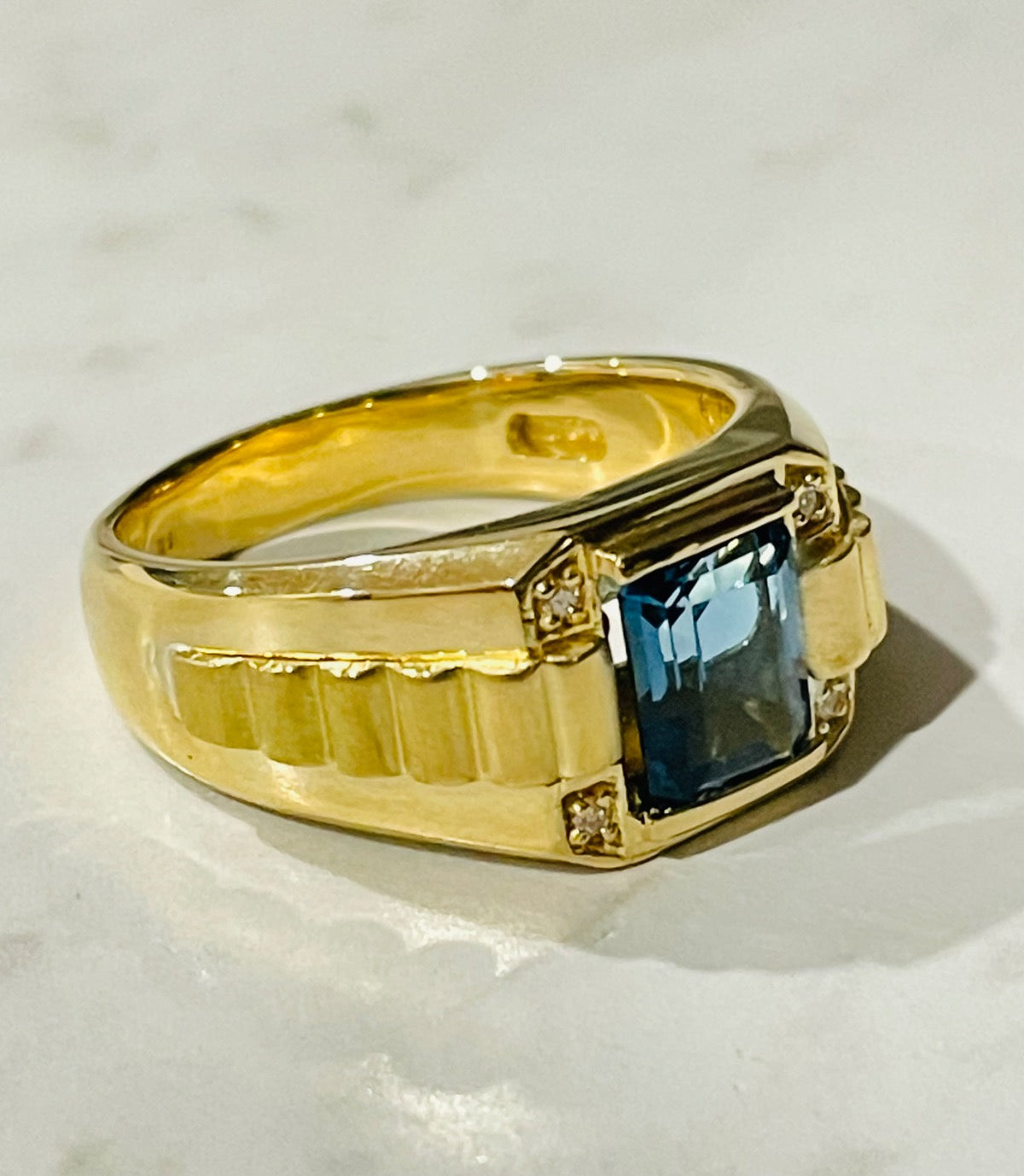 18K Yellow Gold Men's Ring with Diamond and Topaz