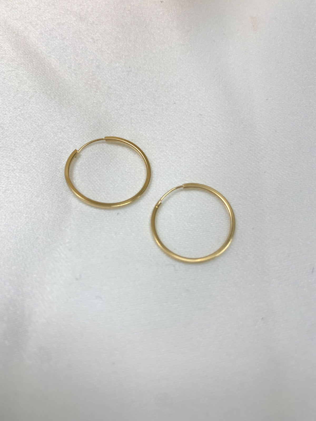 18K Yellow Gold Hoop Earring