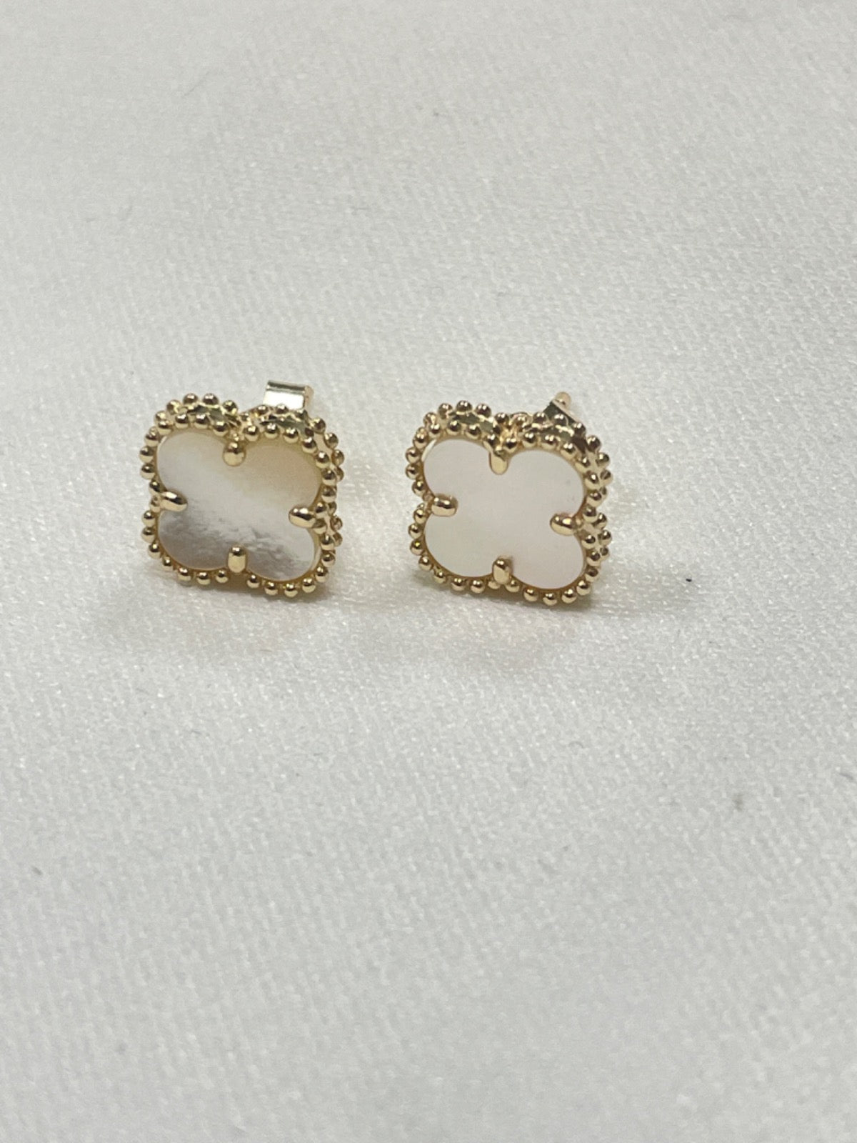 14K Yellow Gold Clove Earring with Mother Of Pearl