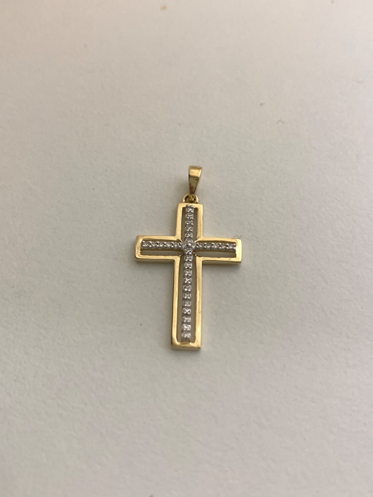 14K Yellow Gold Pendant with Diamond