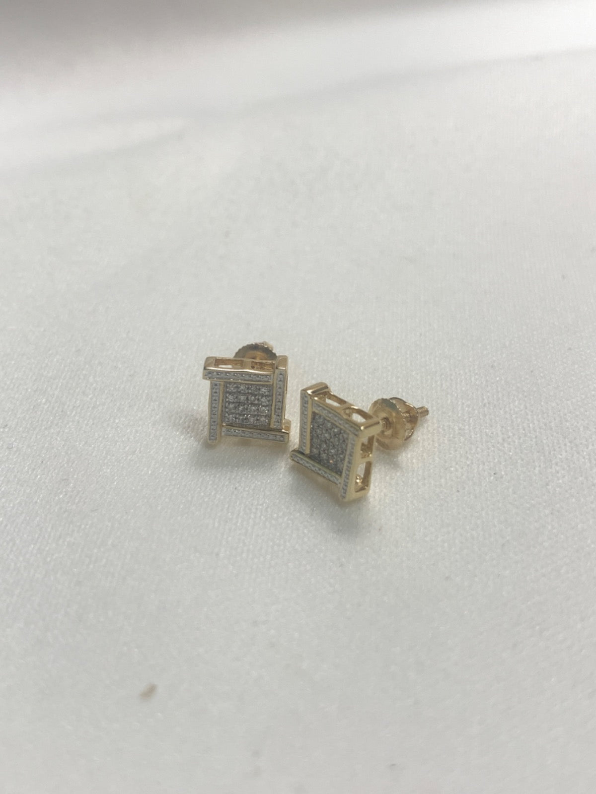 14K Yellow Gold Earring with Diamond