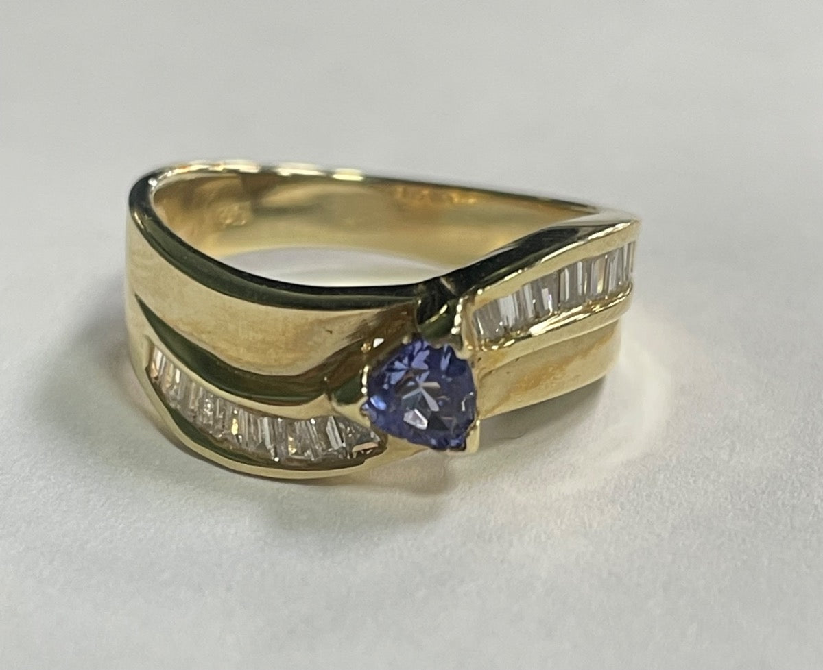 18K Yellow Gold Ring with Diamond and Tanzanite