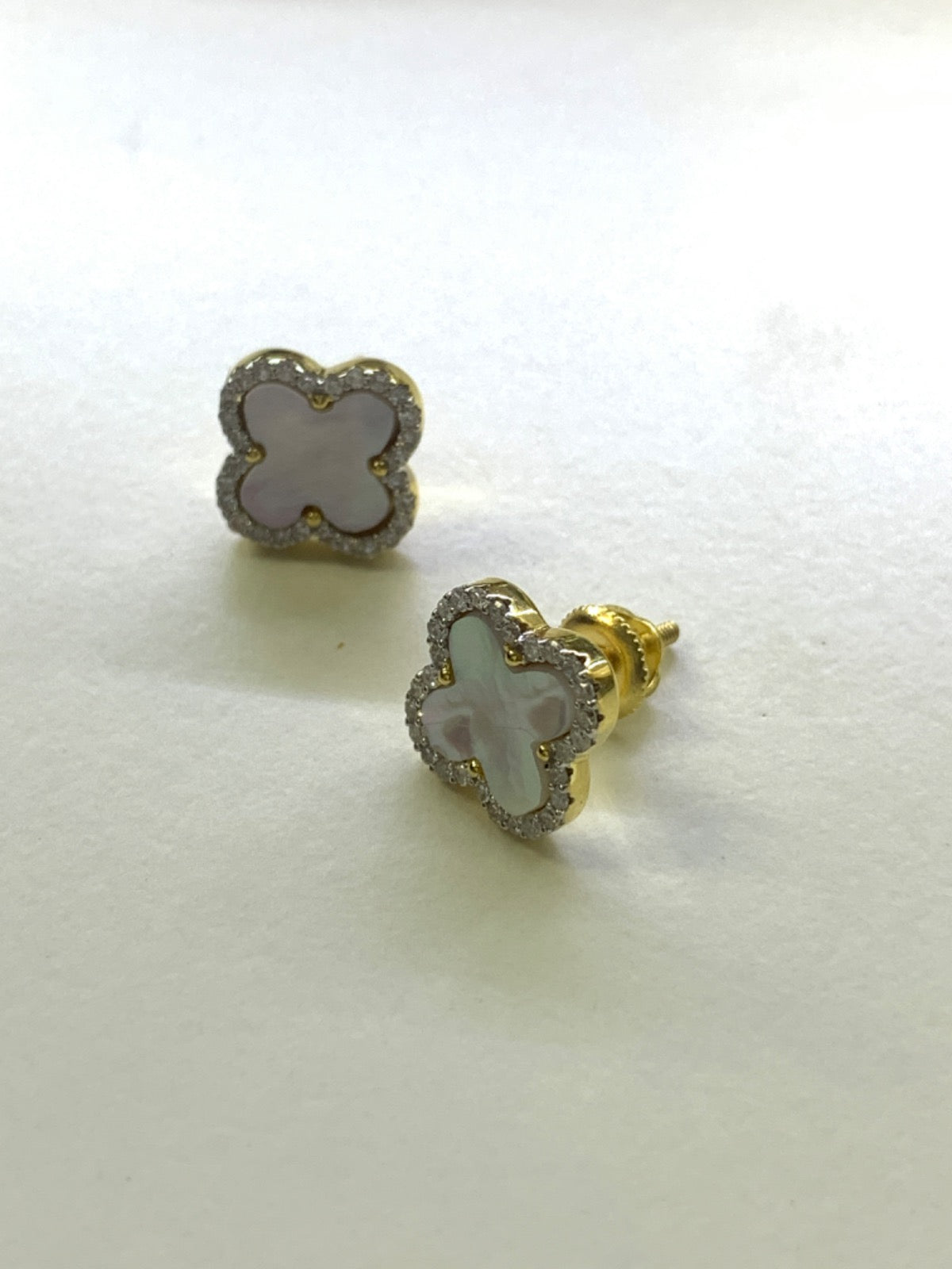 Brincho de trevo de ouro amarelo de 14k com diamante