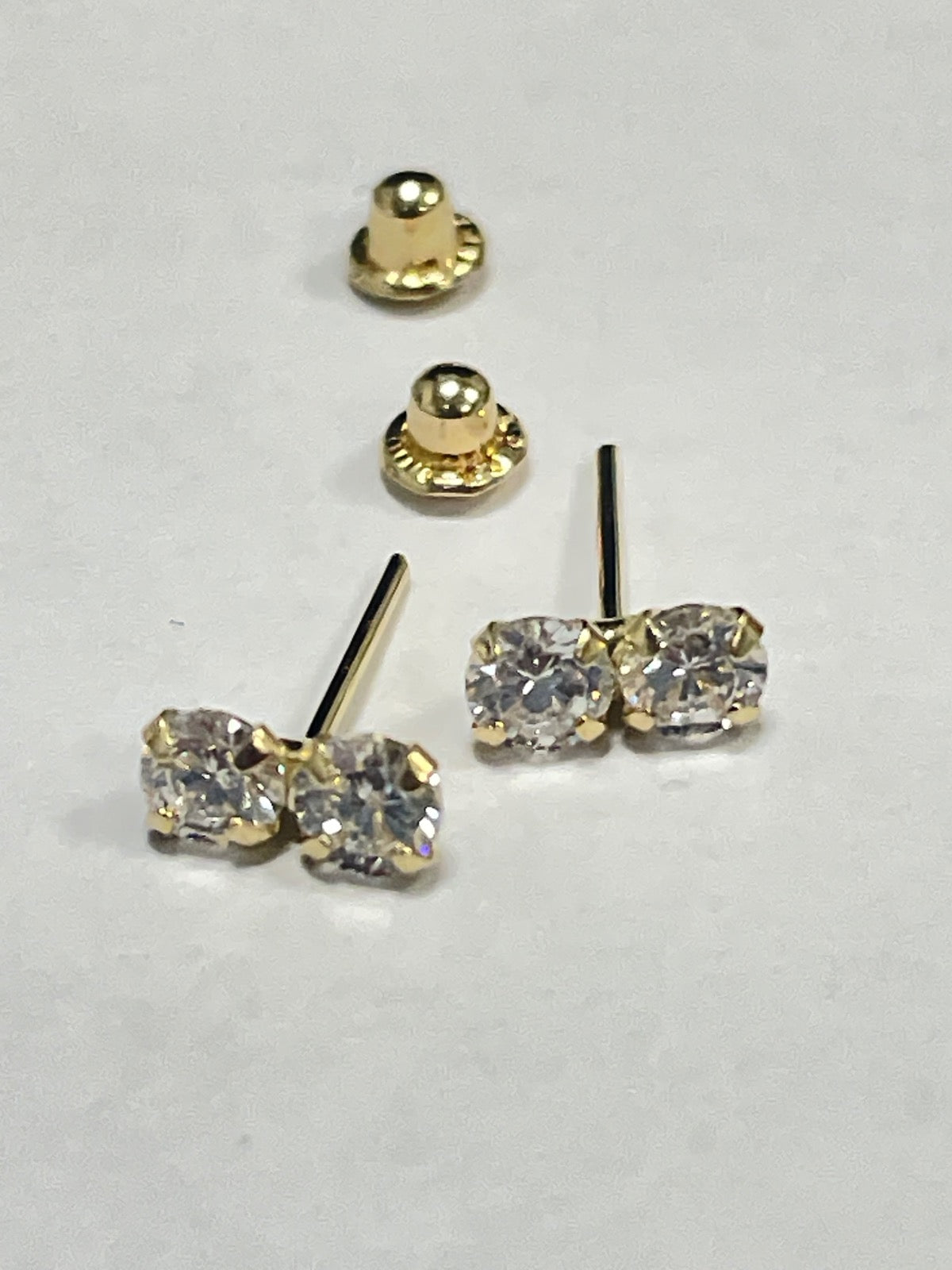 18K Yellow Gold Earring with CZ