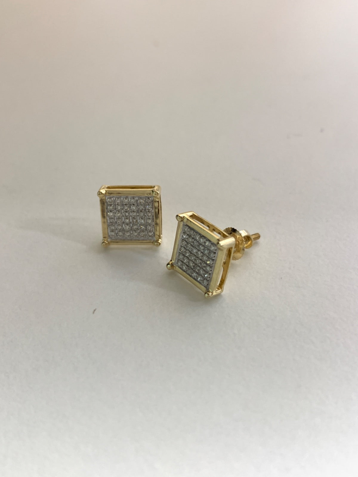 14K Yellow Gold Earring with Diamond