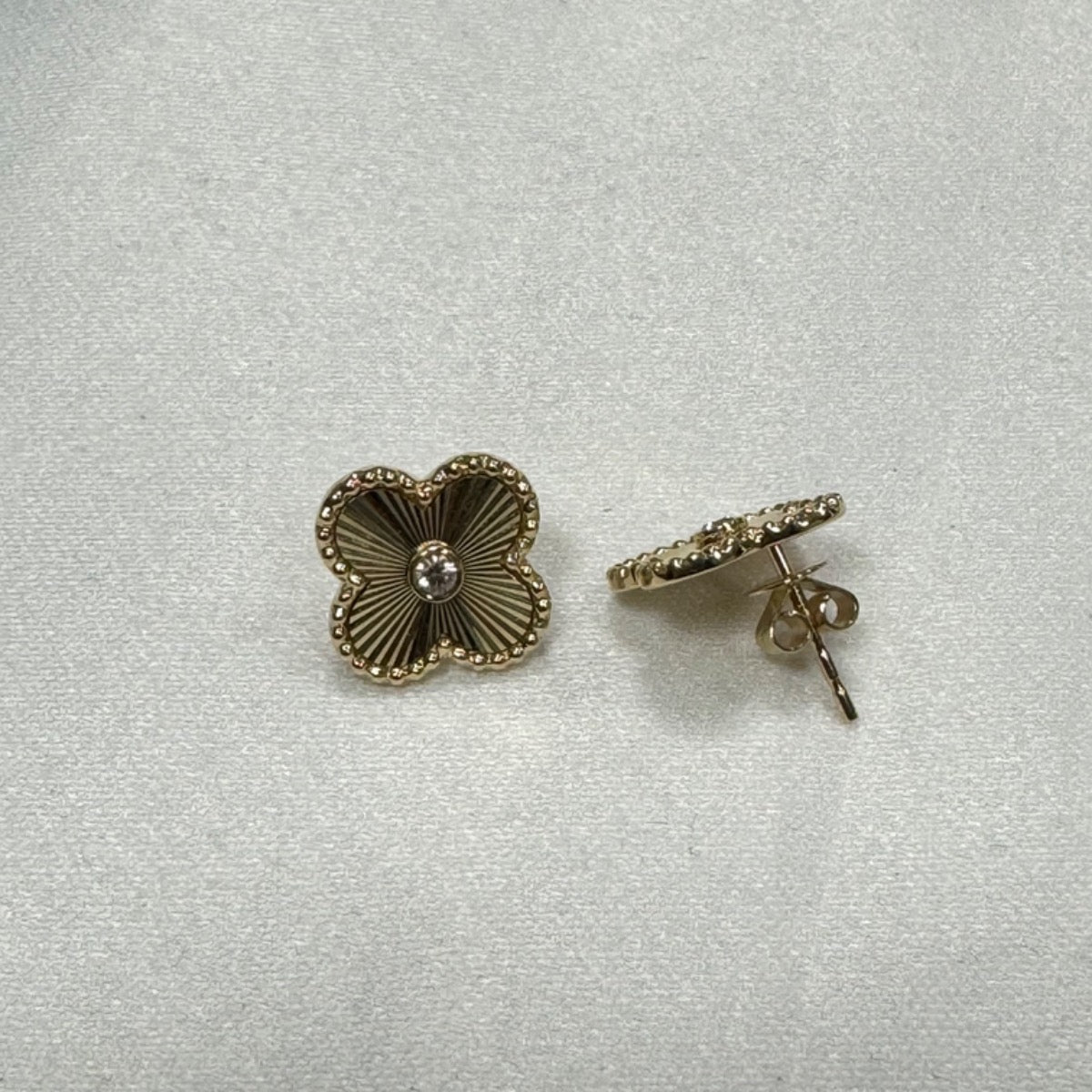14K Yellow Gold Four Leaf Clover Earring with Diamond