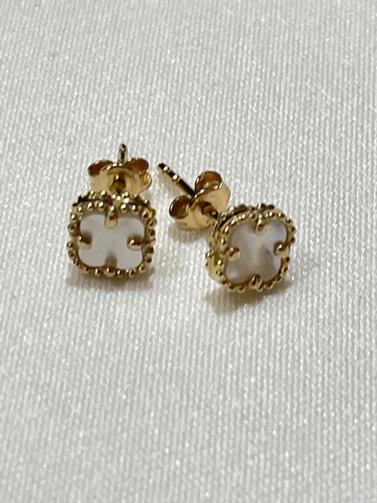 14K Yellow Gold Clove Earring