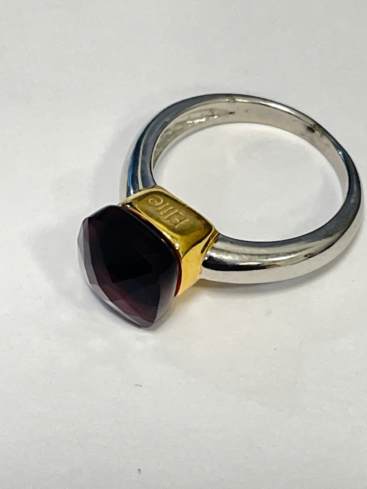 White Silver Ring with Quartz