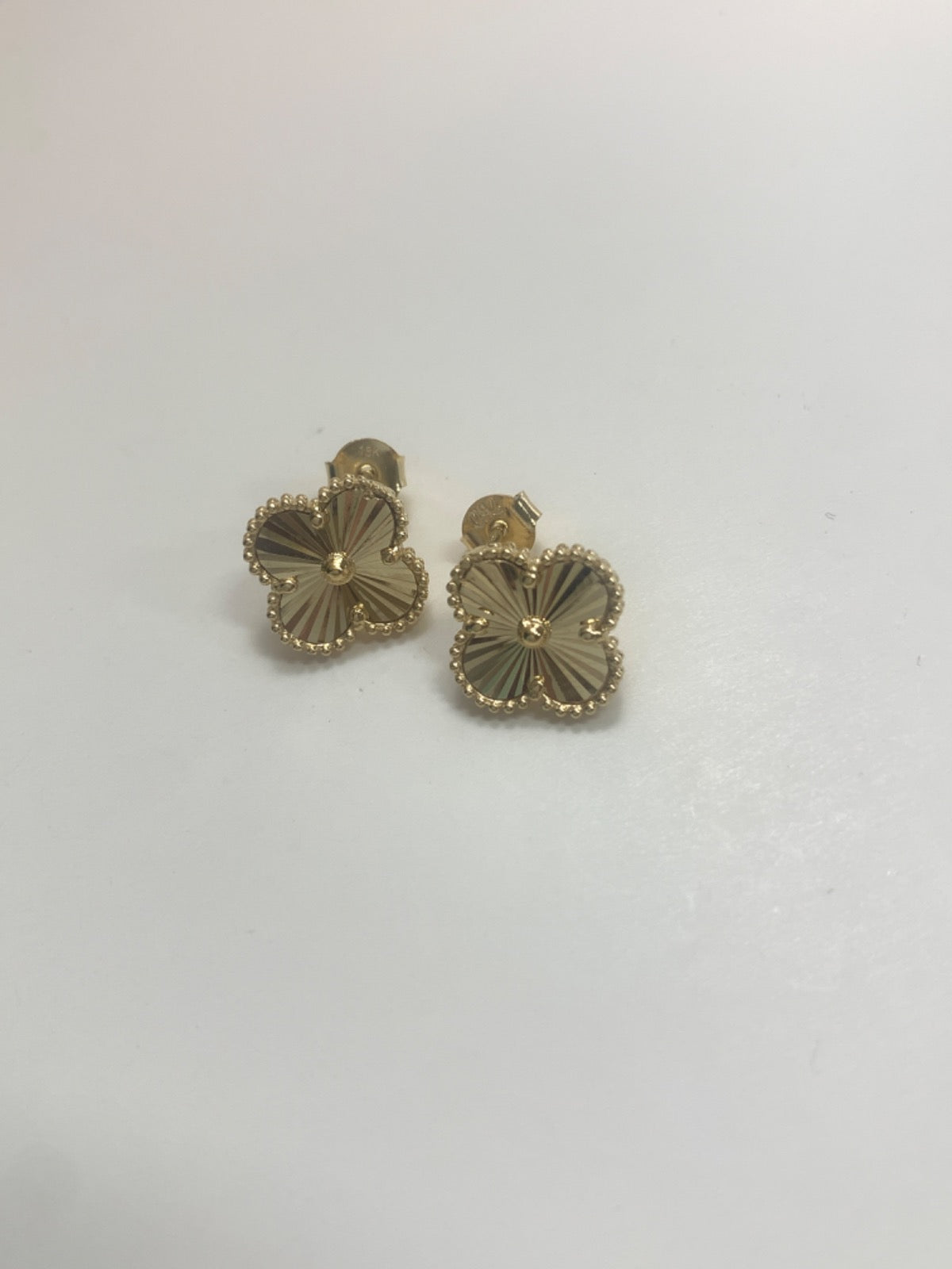 18K Yellow Gold Earring