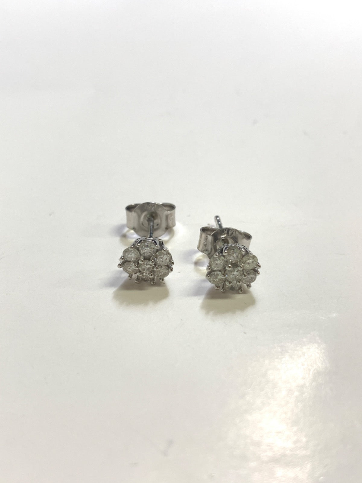 14K White Gold Earring with Diamond